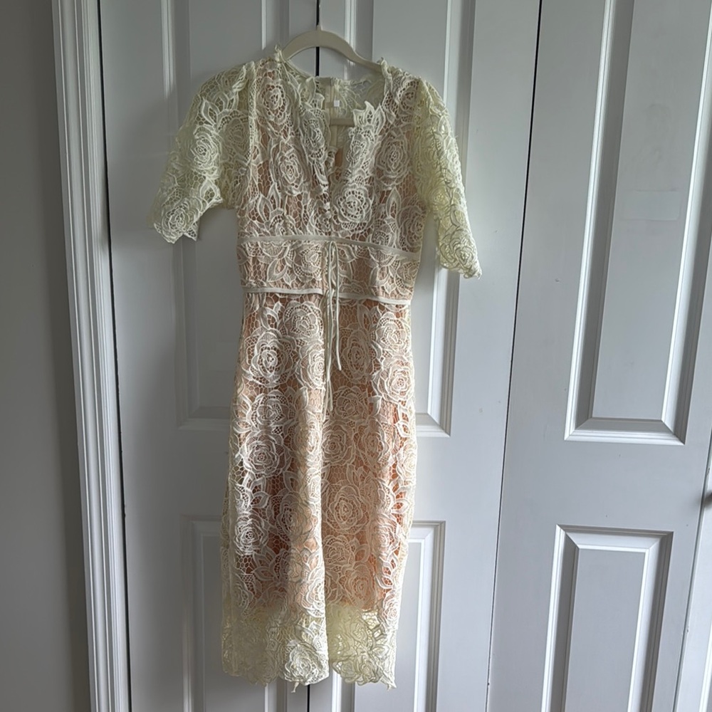 Elegant Lace Midi Dress in Cream and Peach